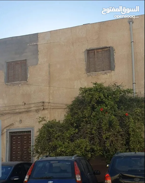 أرض سكنية في مدينة طرابلس منطقة بن عاشور خلف جامع عبدالغني علي واجهتين للبيع ،