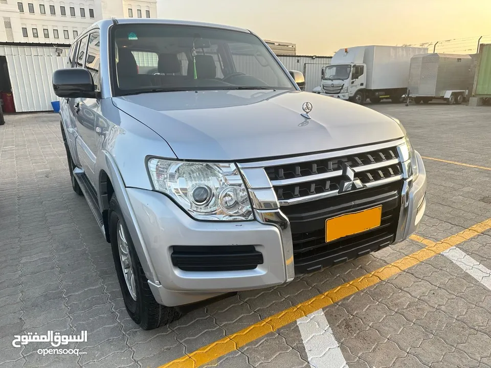 GCC Mitsubishi Pajero 2015 Model Family driven SUV 4 Wheel drive Car with cruise control