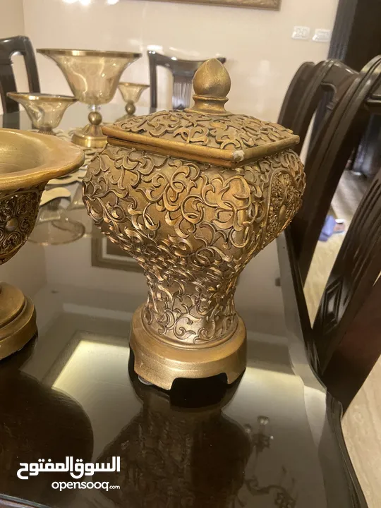 تحف للزينة عدد 3 مرتبة بحال جيدة جدا