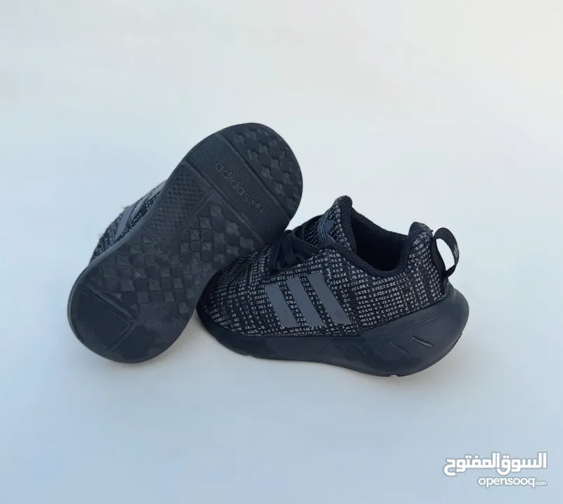 حذاء Adidas Kids أسود – جديد بدون كرتونة للاطفال. نمرة23