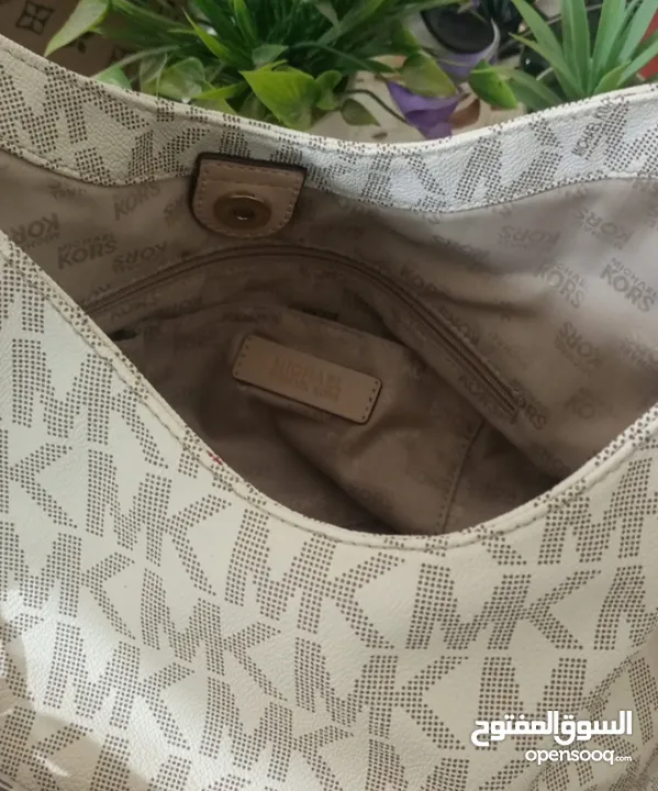 حقائب ستاتي ، GUCCI, Guess, BERBERRY , Louis Vuitton, Michael kors , مستعمل بحالة الوكالة مع الكود