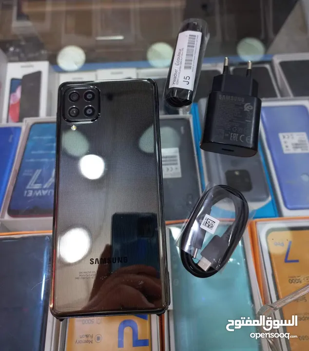 مستعمل  Samsung M62 بدون كرتونة هدية كفر ولزقة وشاحن الاصلي متوفر توصيل