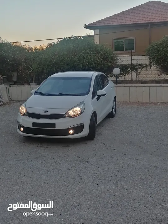 كيا ريو / موديل 2017 / بنزين / ماتور 1400 / عداد قليل / فحص نخب