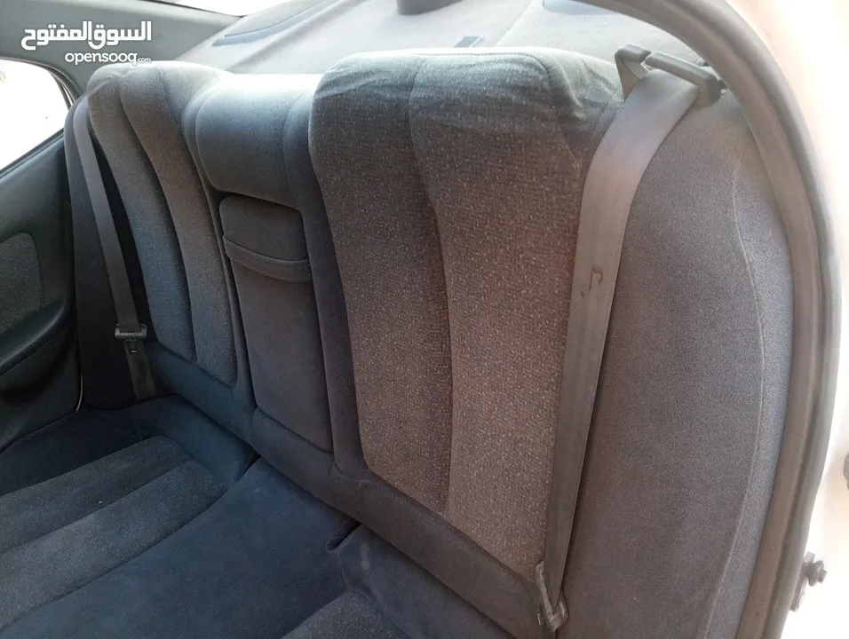 البيع كاش بداعي السفر XDافانتي موديل 2002