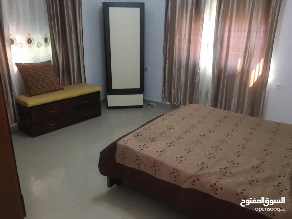 شقه مفروشه هادئه ونظيفه صحيه قريبه على الخدمات تصلح العائله صغيره او موظفين مريحه ا