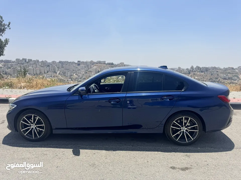BMW 320i للبيع