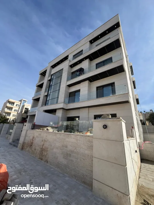 اخر شقة ارضية استثمارية 100 متر مقسمة الى استديو عدد 2 في ضاحية الرشيد خلف الجامعة الاردنية مباشرة