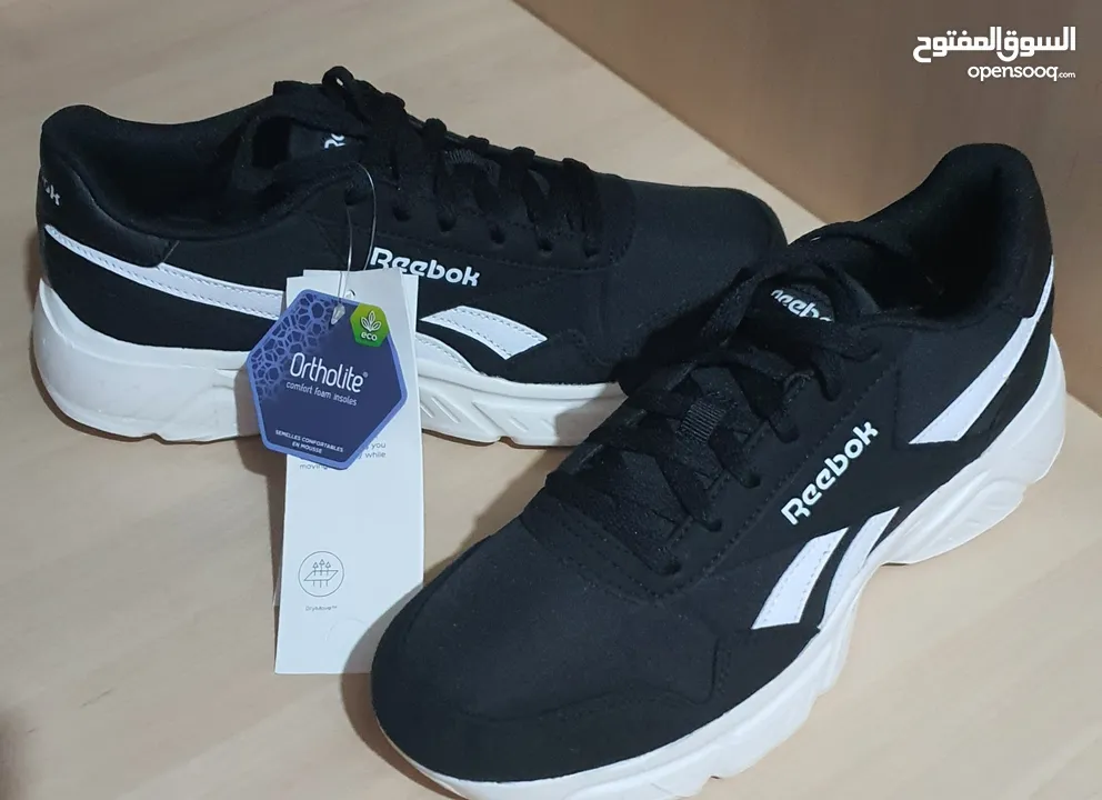 حذاء رياضي نسائي اسود ماركة reebok