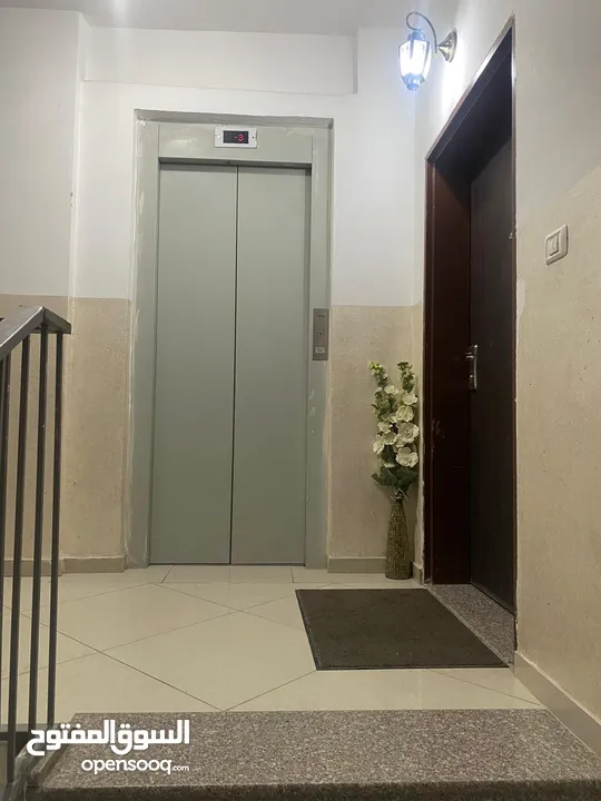 شقة مميزة بإطلالة رائعة سوبر ديلوكس على الشارع الرئيسي. منطقة خلة قيس قريبة جدا على بيت جالا ...