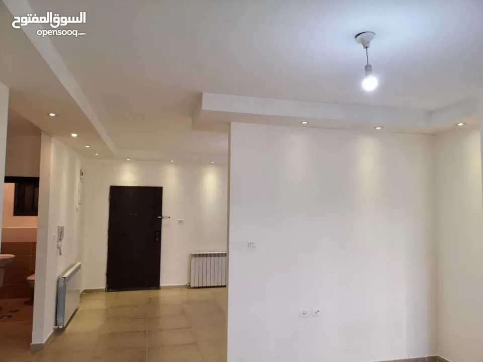 شقة للبيع في عين منجد رام الله مطلة على جبل المصيون مشرفة على منظر جميل مرتفع في مدينة رام الله
