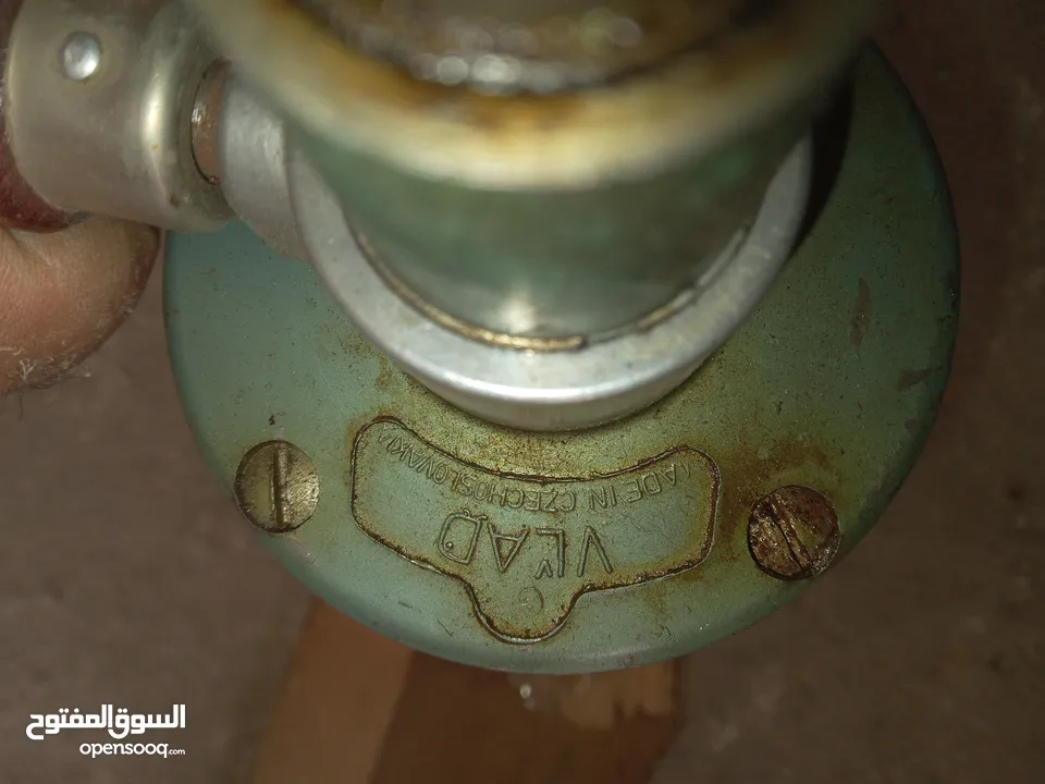 درل يدوي تشيكوسلوفاكيا الصنع من بداية التسعينات