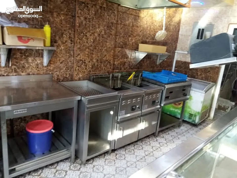 بيع عده مطعام شاورما كامله شبه جديده