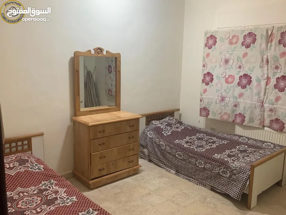 شقة مفروشة مميزة للبيع في الرابية  قرب شارع المدينة المنورة طابق ثاني 100م بسعر مغري