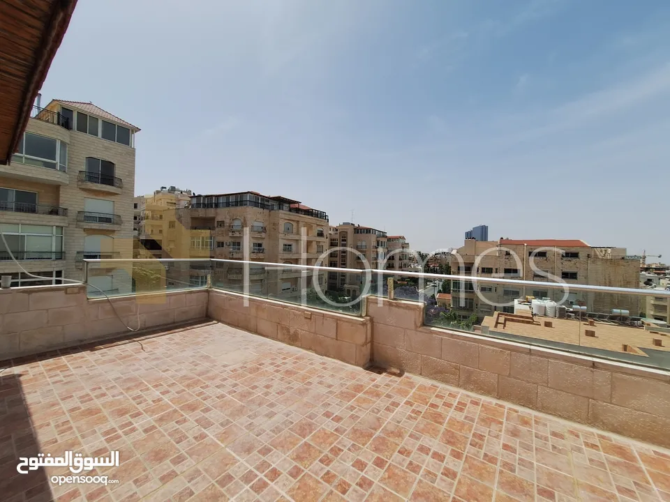شقة اخير مع روف للبيع في الرابية بمساحة اجمالية 254م