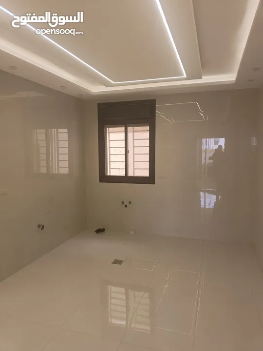شقة شبه ارضية للبيع بسعر مغري مدينة الشرق