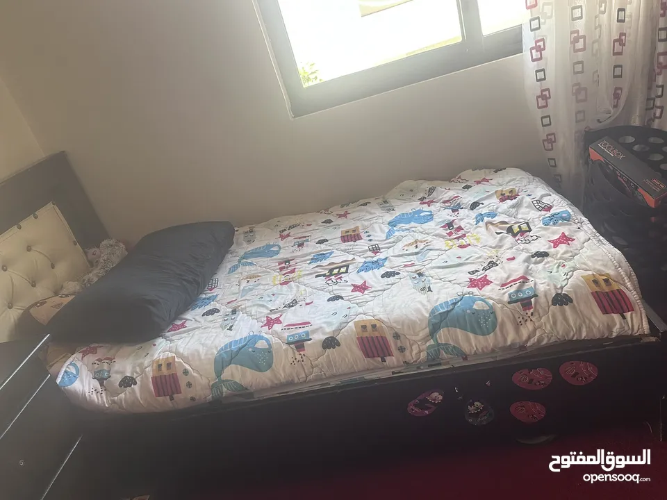 غرفه نوم اطفال خزانه + مكتب + بيرو +2 سرير
