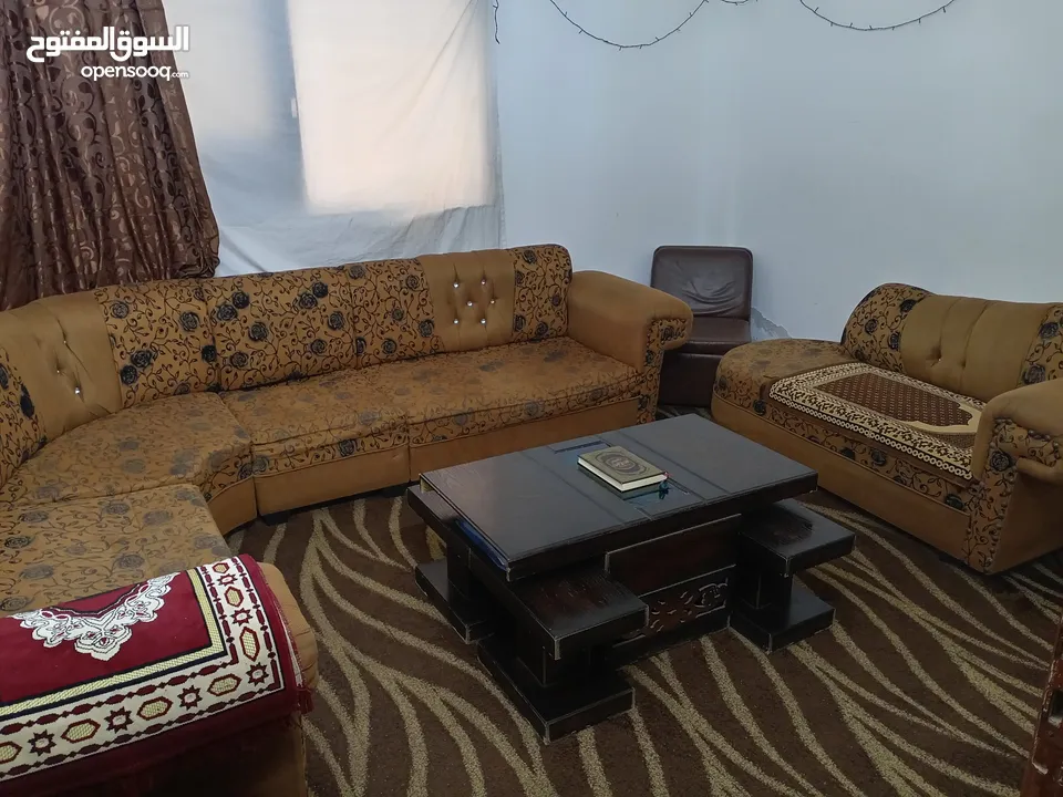 طقم كورنر مستعمل للبيع بحق الطاولة والطربيزات
