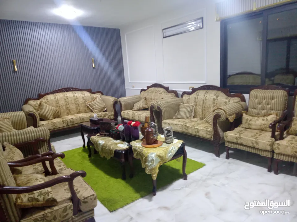طقمين كنب 14 مقعد  مع طربيزات السعر ع الخاص  قابل للتفاوض ..