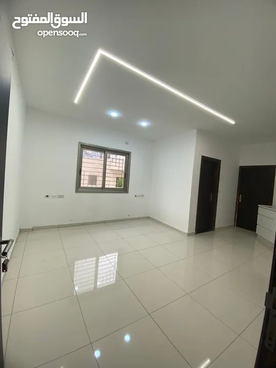 مكتب مميز جدا