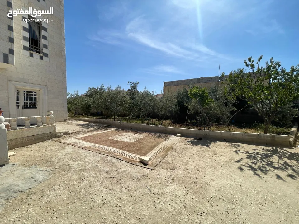 بيت طابقين