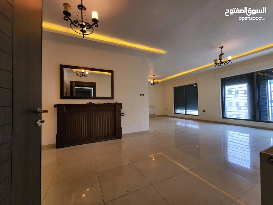 شقة فارغة للبيع في حي الصحابة - ref : 14577