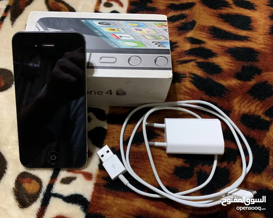 Iphone 4s 32 GB جديد بحالته بكامل حاجته