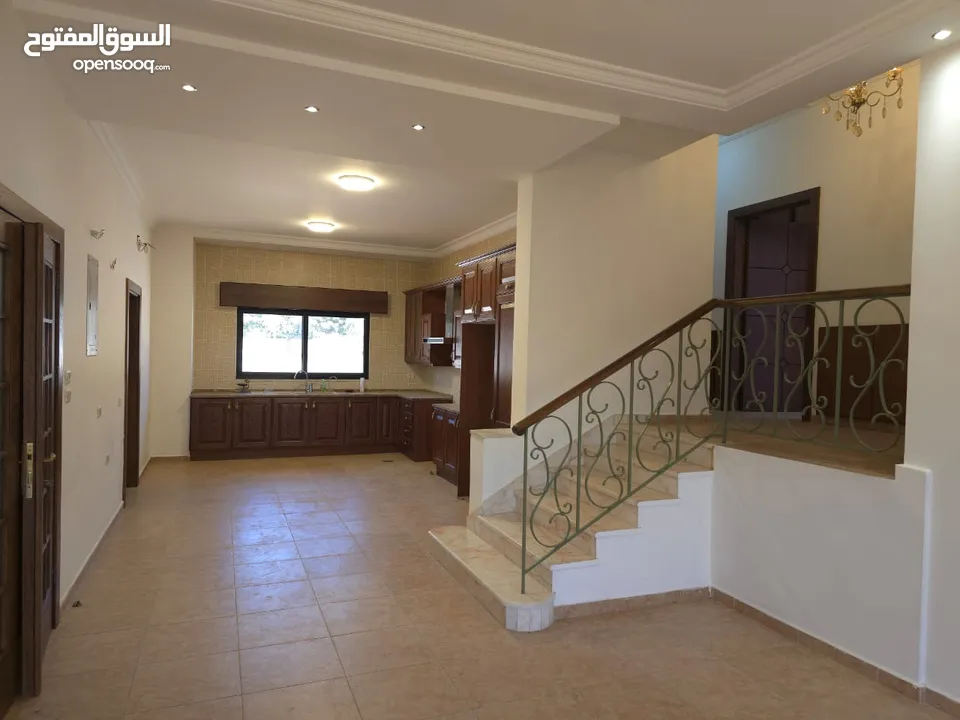 شقة غير مفروشة ( جزء من فيلا ) للإيجار ( Property 38640 ) سنوي فقط