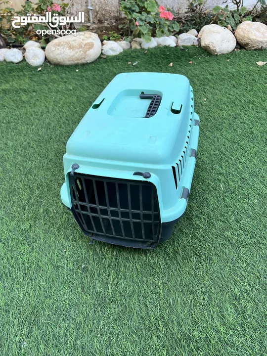 قفص كبير و قفص صغير للبيع مع litter box