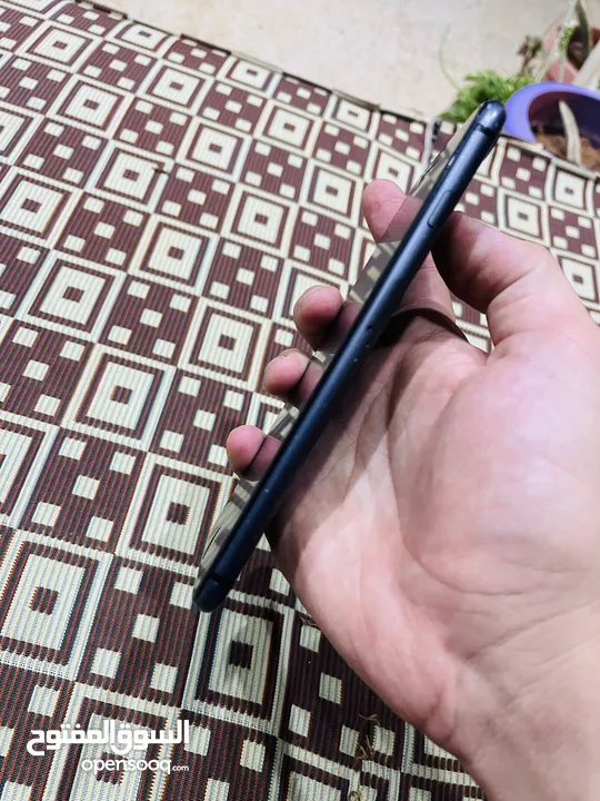 ايفون 8بلس بطاريه 77٪؜ ذاكره 64 جيجا