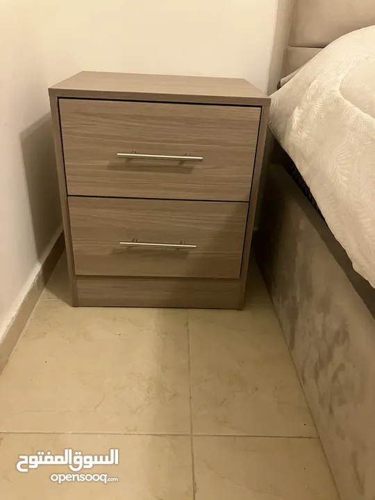 تخت مع فرشة وخزانه كبيرة بسعر مغري