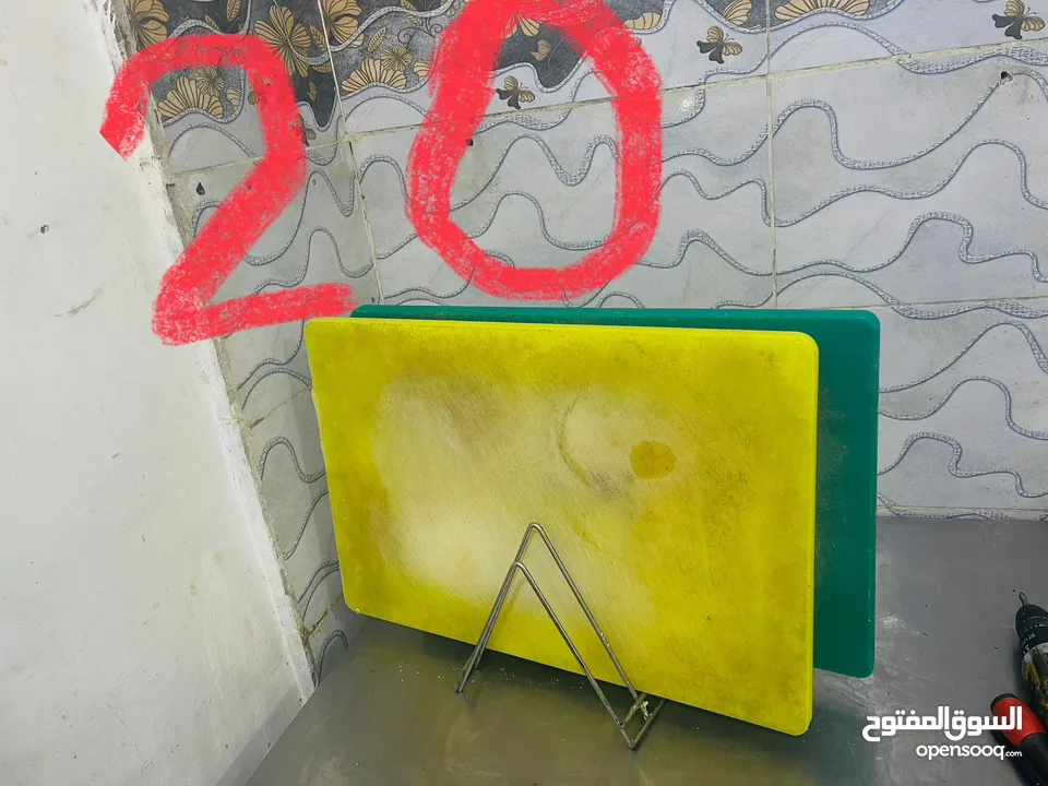 عدة مطعم بحالة جيدة جداً للبيع