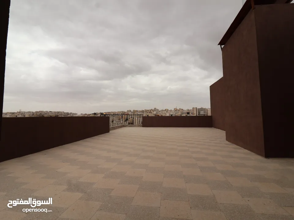 شقة دوبلكس طابق أخير مع روف مساحة (215)م الداخلي (100)م الخارجي في أرقى مناطق (أم حجير) شفا بدران