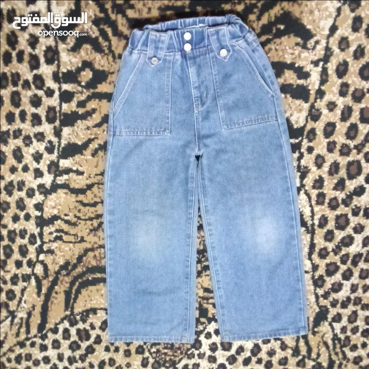 ملابس بناتي مستعمل بس نضيف بأسعار رمزيه ومراعاه عالكميه بلبسو عمر 8/9 سنين