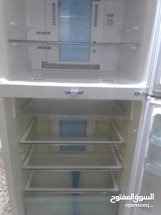 ثلاجة بحالة جيدة جداً للبيع