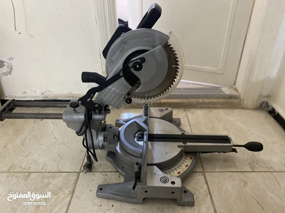 كمبرسر + مقص زاوية صناعي + فرد مسمار + فرد كلبس + خراقة + ماكينة فورمايكا