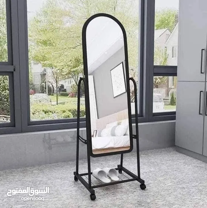 مرآة عامودية مع رف تخزين