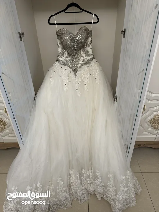 فستان زفاف ثقيل للبيع