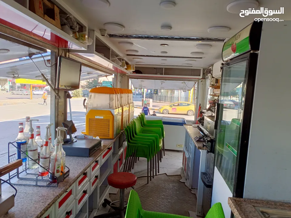 مطعم متنقل (FOOD TRUCK) مع كامل معداته للبيع