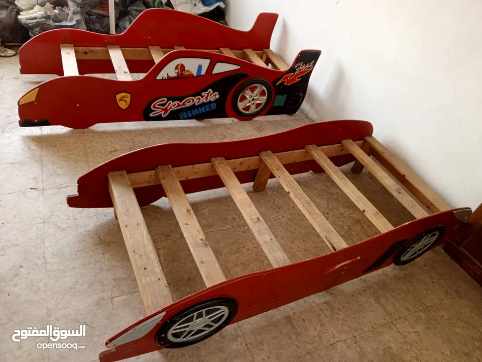 تختين على شكل هيكل سيارة مستعملة للبيع