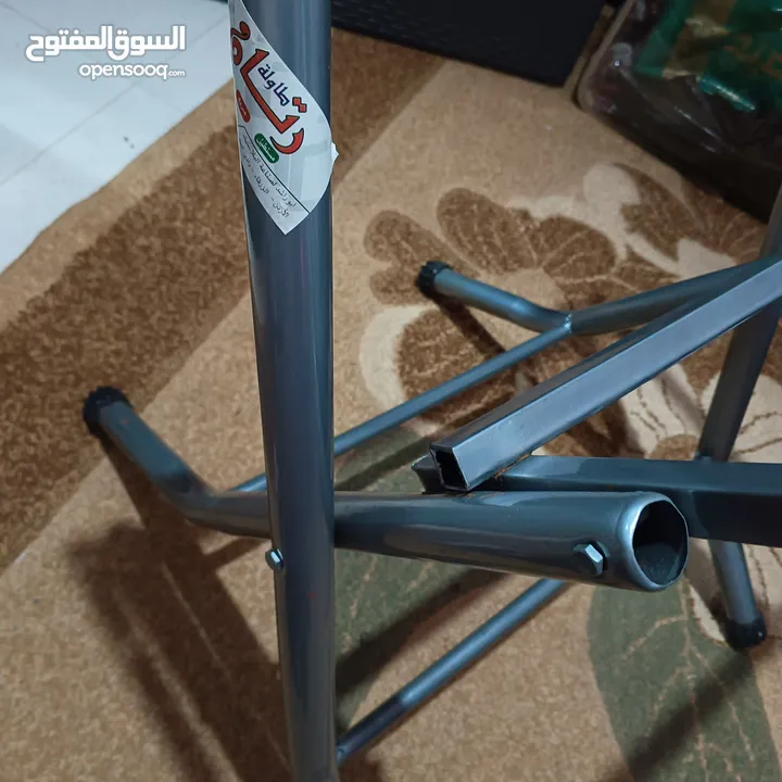طاولة بلاستيك لون بني مع قاعدة جديدة