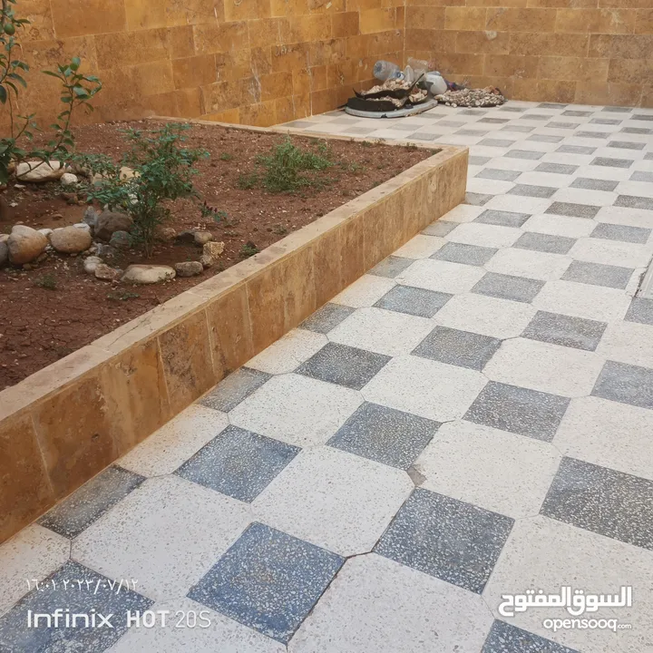 شقه شبه ارضي للبيع في منطقه عرجان خلف مستشفى الاستقلال