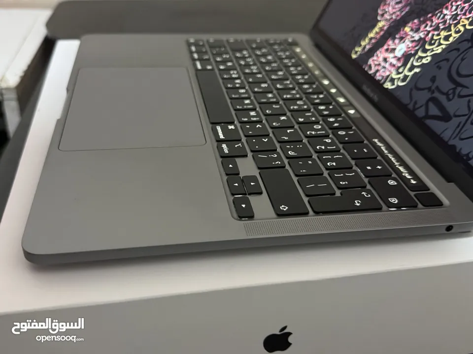 ماك بوك برو تاتش بار m2 256Gb الجهاز جدا نظيف