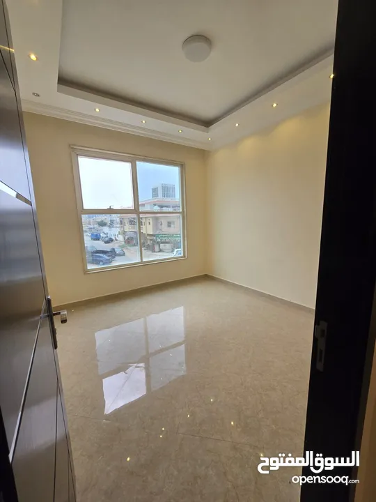 شقة #فندقية ثلاث غرف وصالة في #عجمان   اول ساكن للايجار السنوي في #الروضة 3 شهر فري وباركن