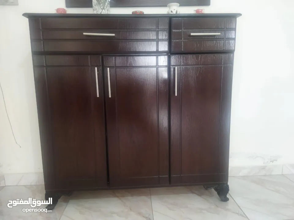 خزانة احذية شبه جديدة مع مراي