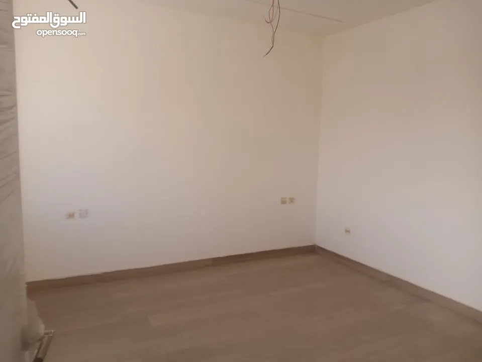 شقه اخير مع روف للبيع في عبدون - ref:14681
