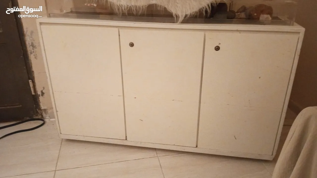 فضيه استعمل خفيف لايوجد اي كسر. او ضربات سعر 150 بوفيه استعمل.خفيف بس في اكم ضربه  بدها دهان