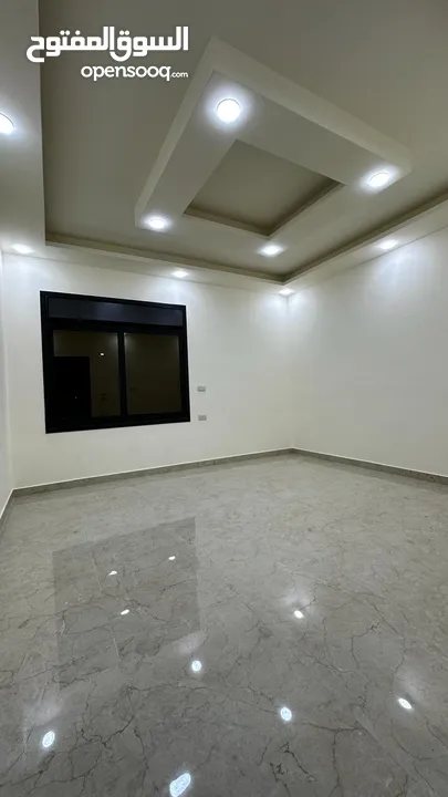 شقة جديدة للبيع طابق ارضي مدخل مستقل مع ساحة قصر العوادين