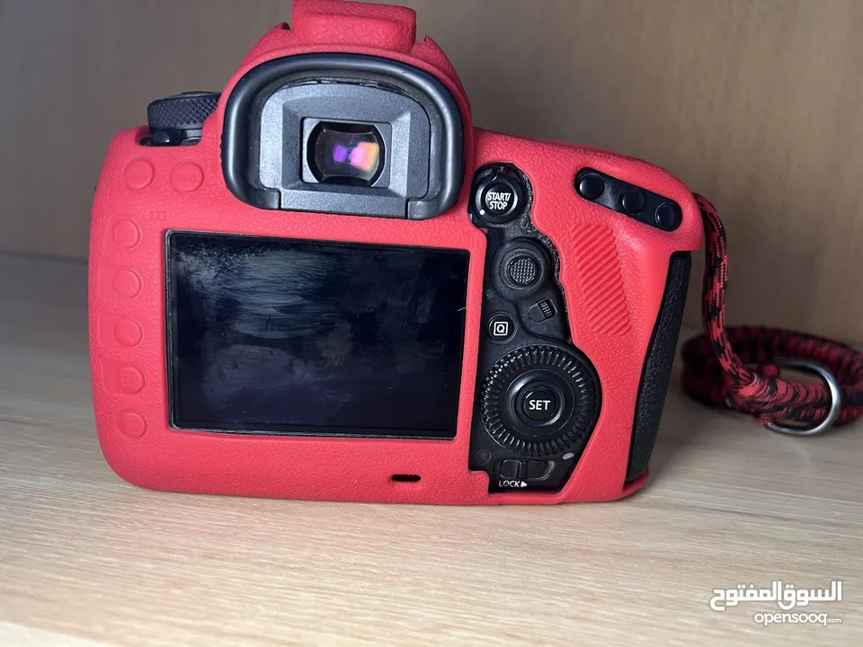 5d mark4   بحاله جيده جدا مع بطاريتين وشاحن اصلي  الكاميرا بودي او مع عدسة  85mmf1.8