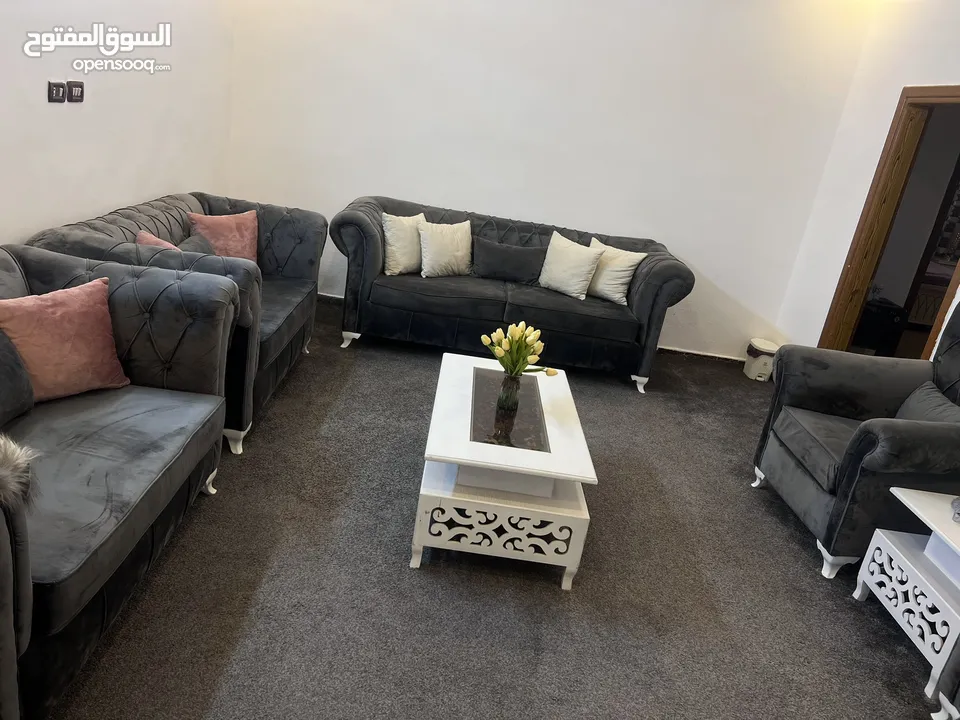طقم كنب جديد قعدته مريحه خشب زان قابل للتفاوض