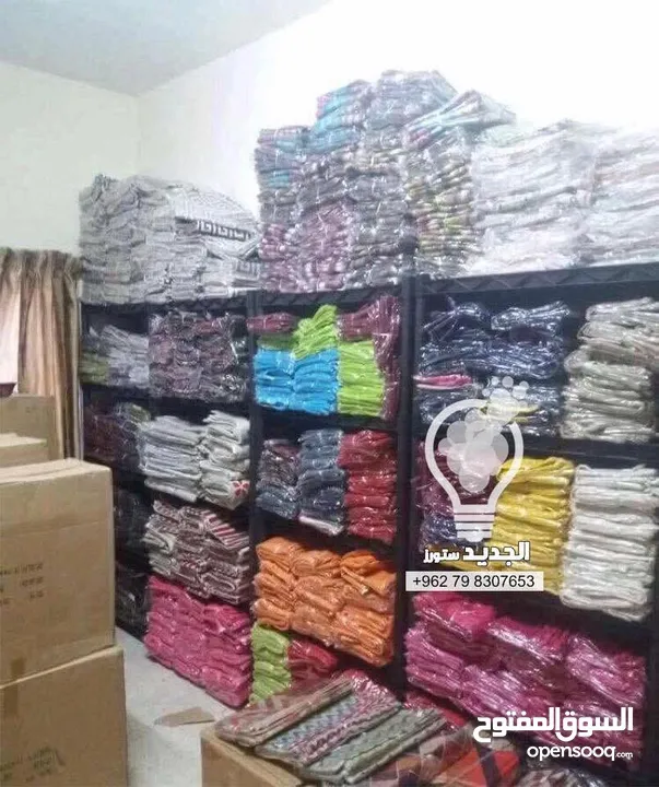 رفوف وزوايا بلاستيك لتخزين المنتجات وعرضها